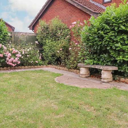 23 Wolsey Close Thornton  Экстерьер фото