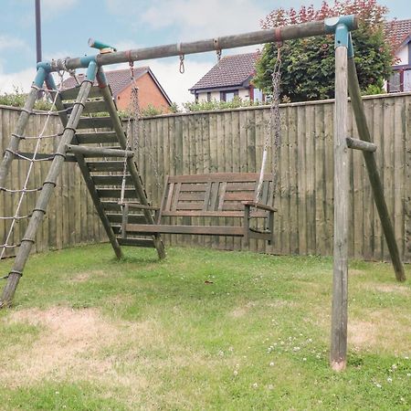23 Wolsey Close Thornton  Экстерьер фото