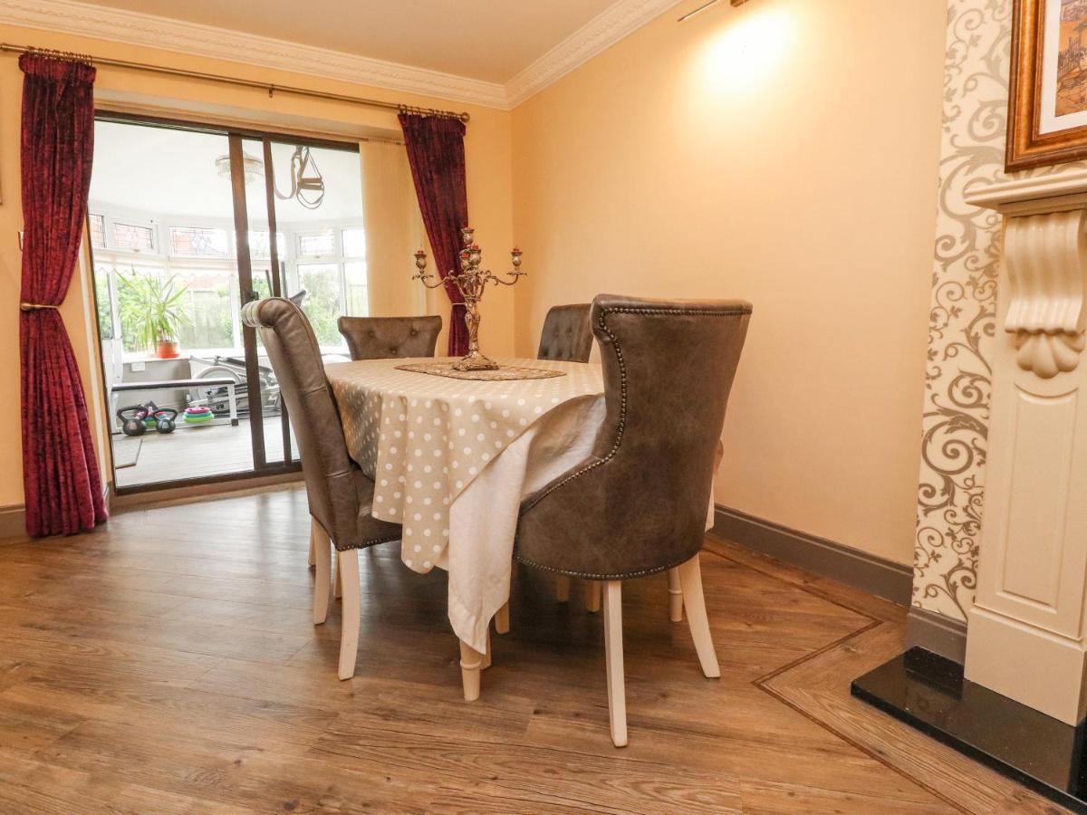 23 Wolsey Close Thornton  Экстерьер фото