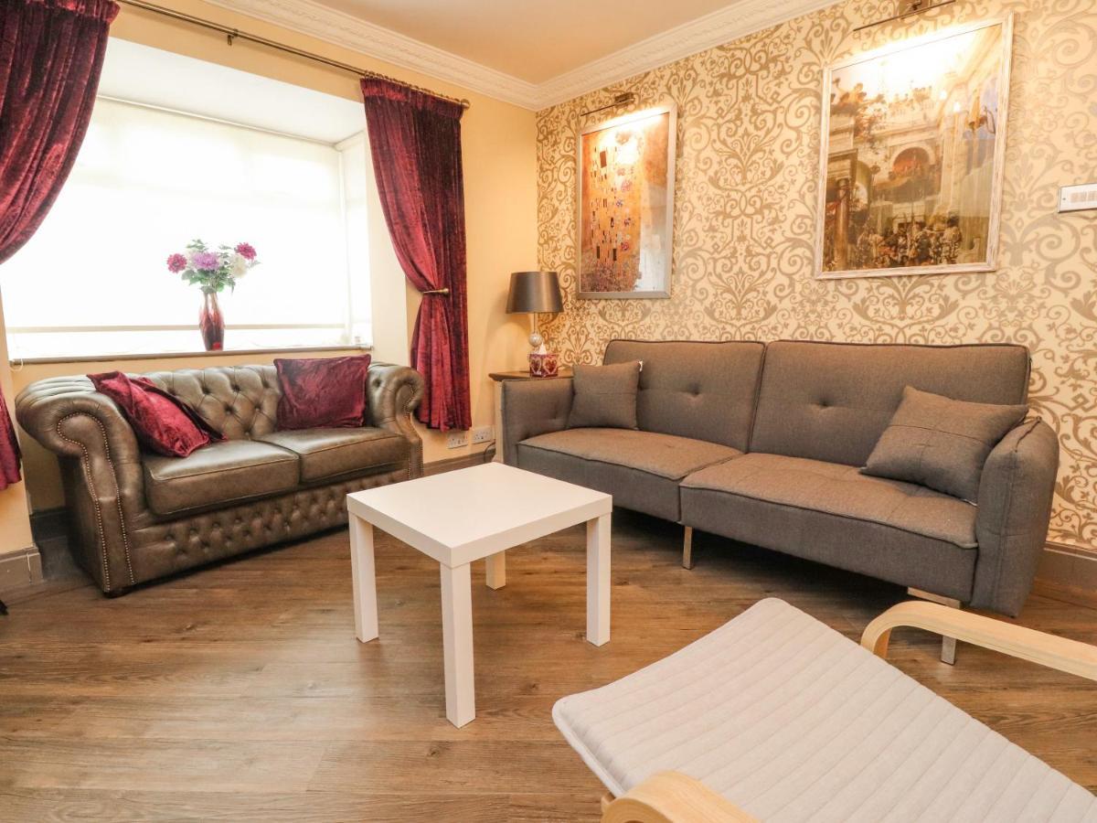 23 Wolsey Close Thornton  Экстерьер фото