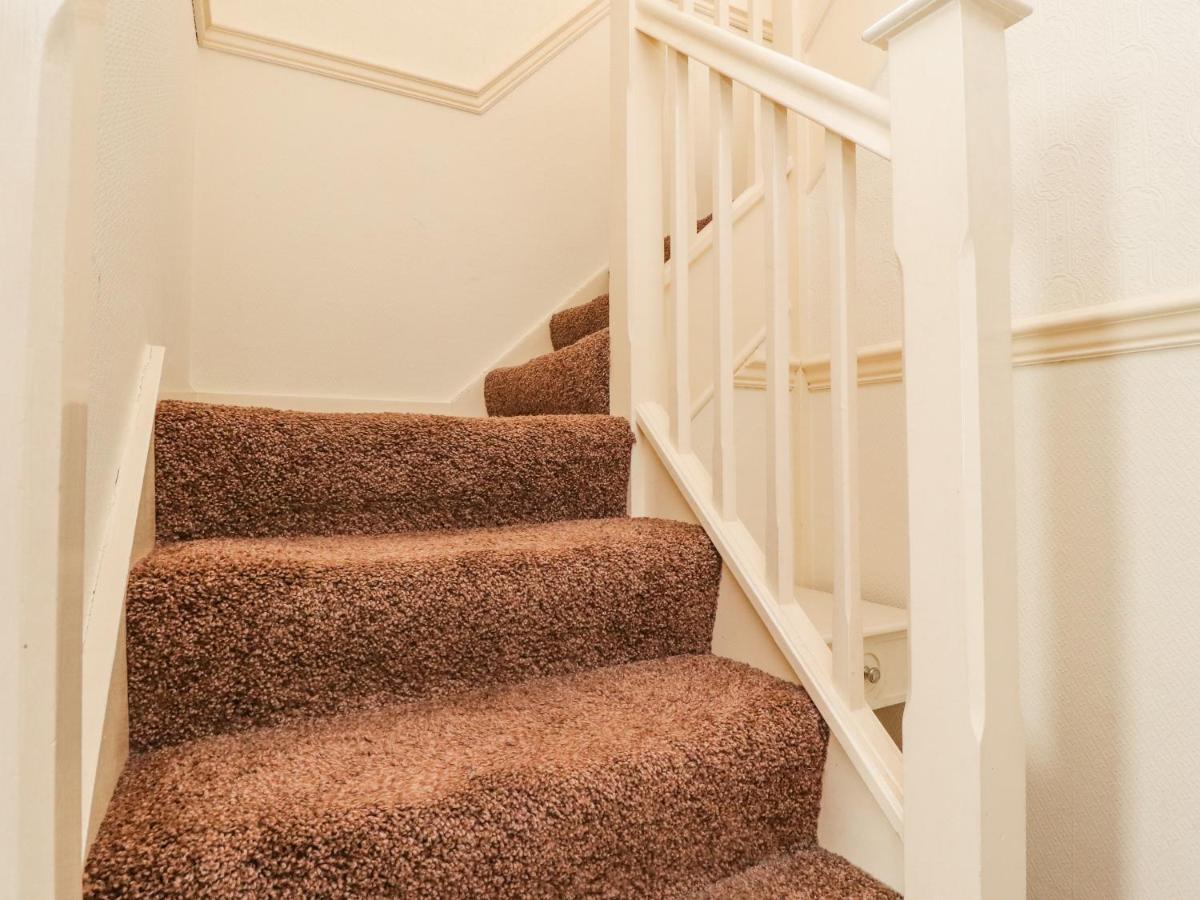 23 Wolsey Close Thornton  Экстерьер фото