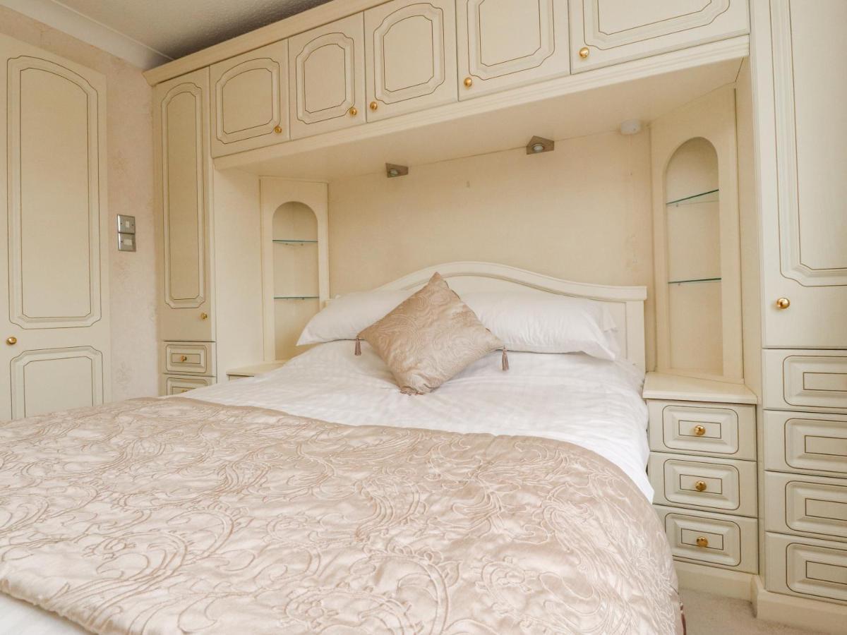 23 Wolsey Close Thornton  Экстерьер фото